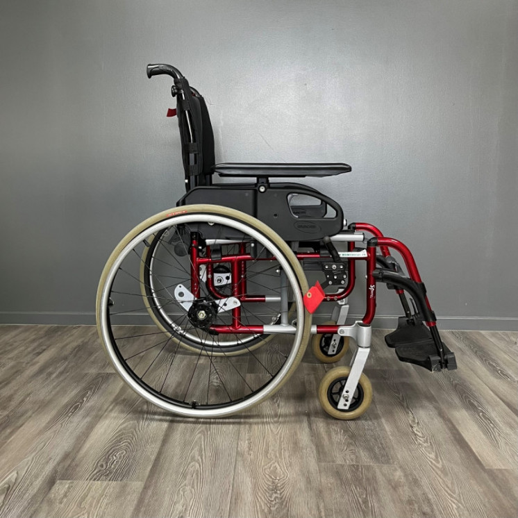 Fauteuil roulant manuel INVACARE Spinx rouge L.43 P.45