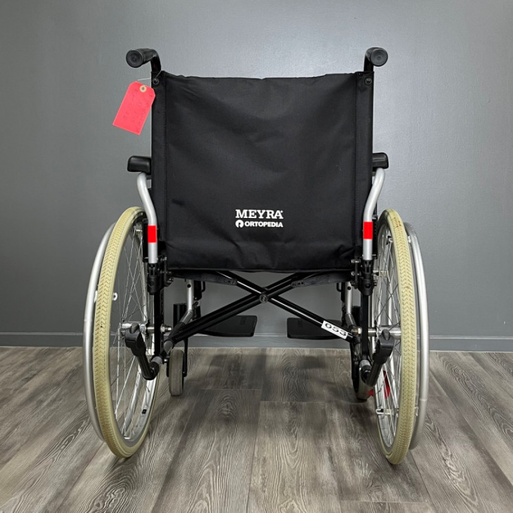Fauteuil roulant manuel MEYRA gris L.53 P.45