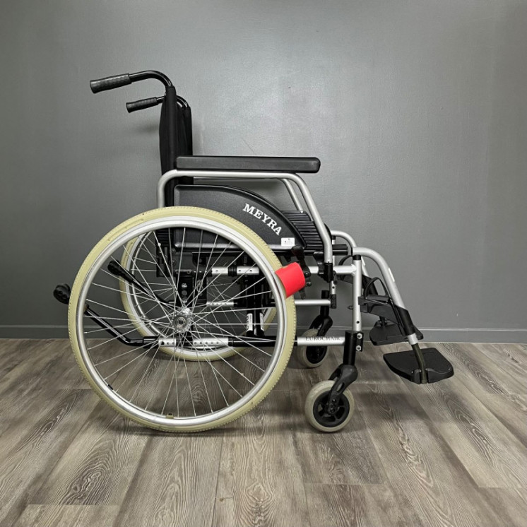 Fauteuil roulant manuel MEYRA gris L.53 P.45