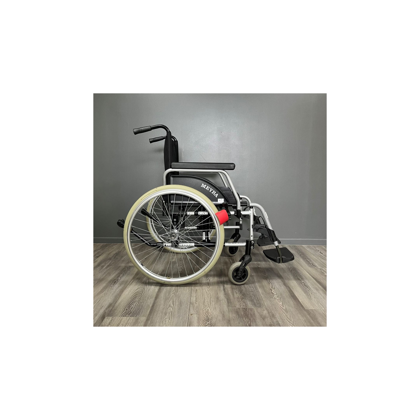 Fauteuil roulant manuel MEYRA gris L.53 P.45