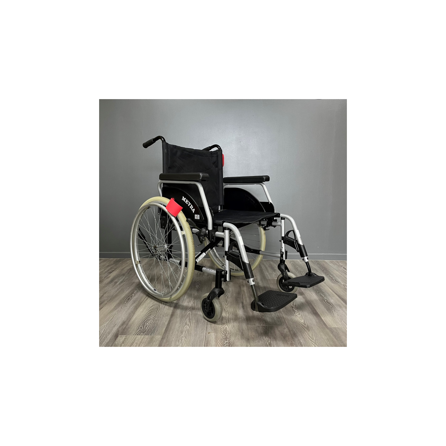 Fauteuil roulant manuel MEYRA gris L.53 P.45