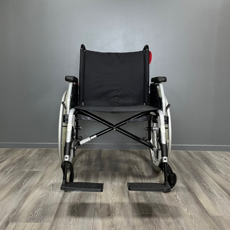 Fauteuil roulant manuel MEYRA gris L.53 P.42