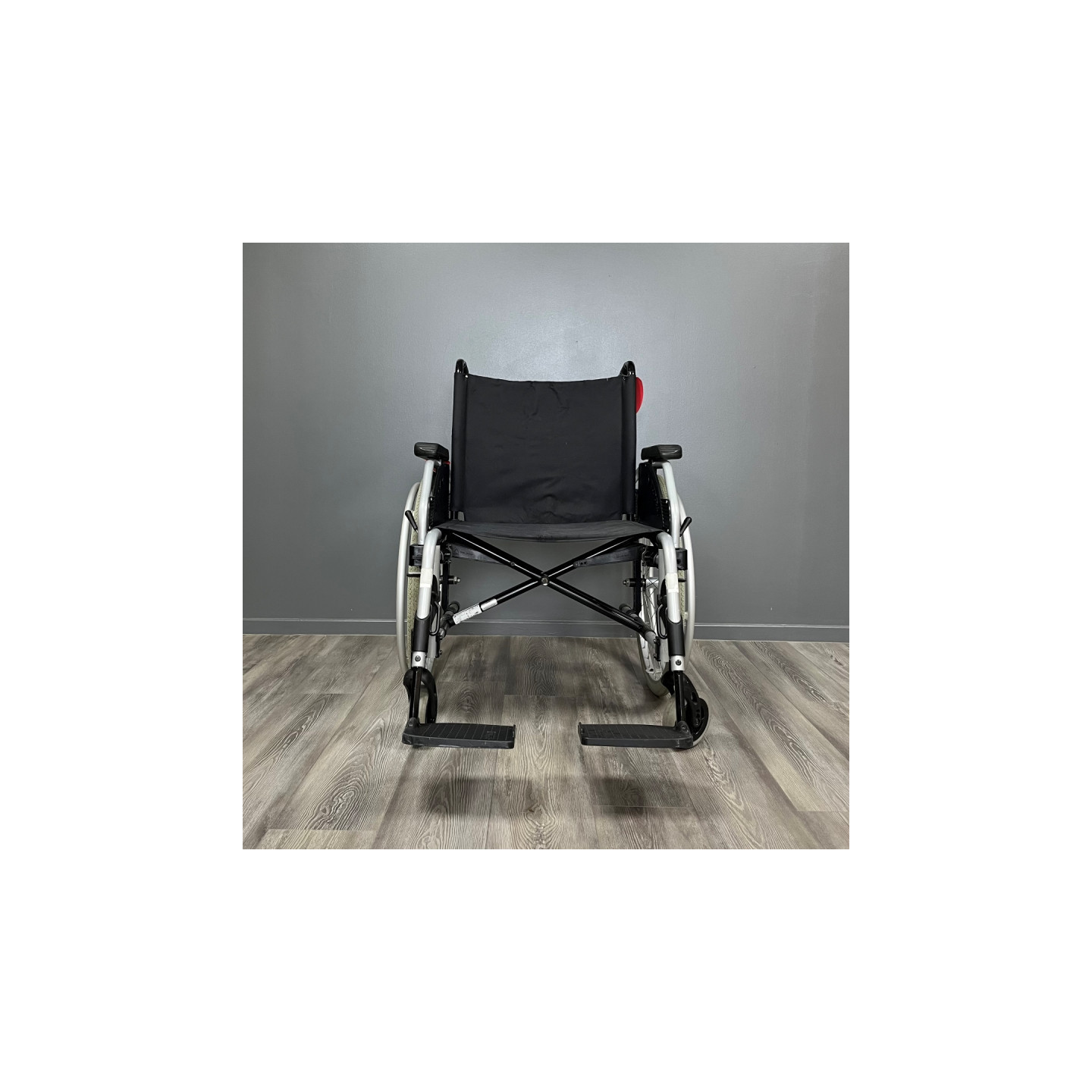 Fauteuil roulant manuel MEYRA gris L.53 P.42