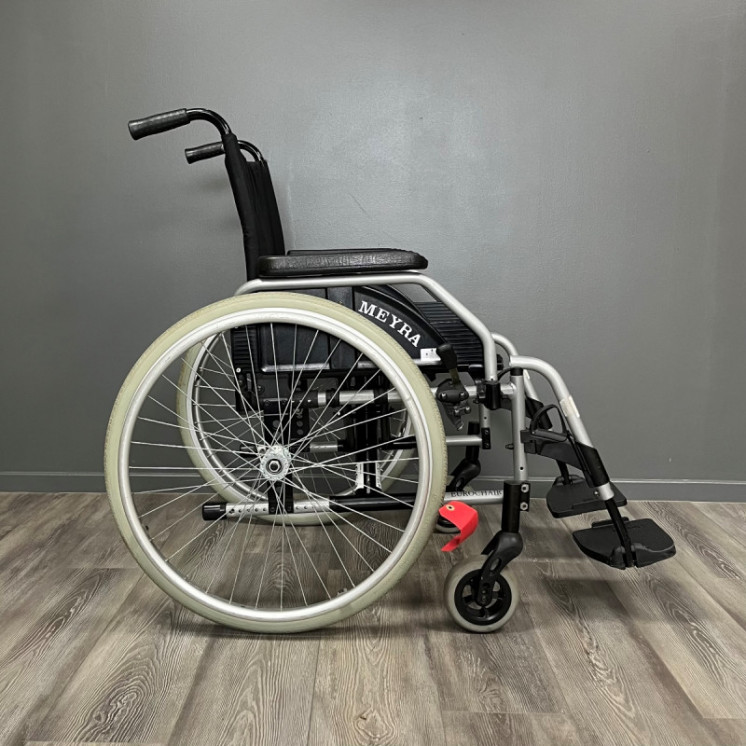 Fauteuil roulant manuel MEYRA gris L.53 P.42