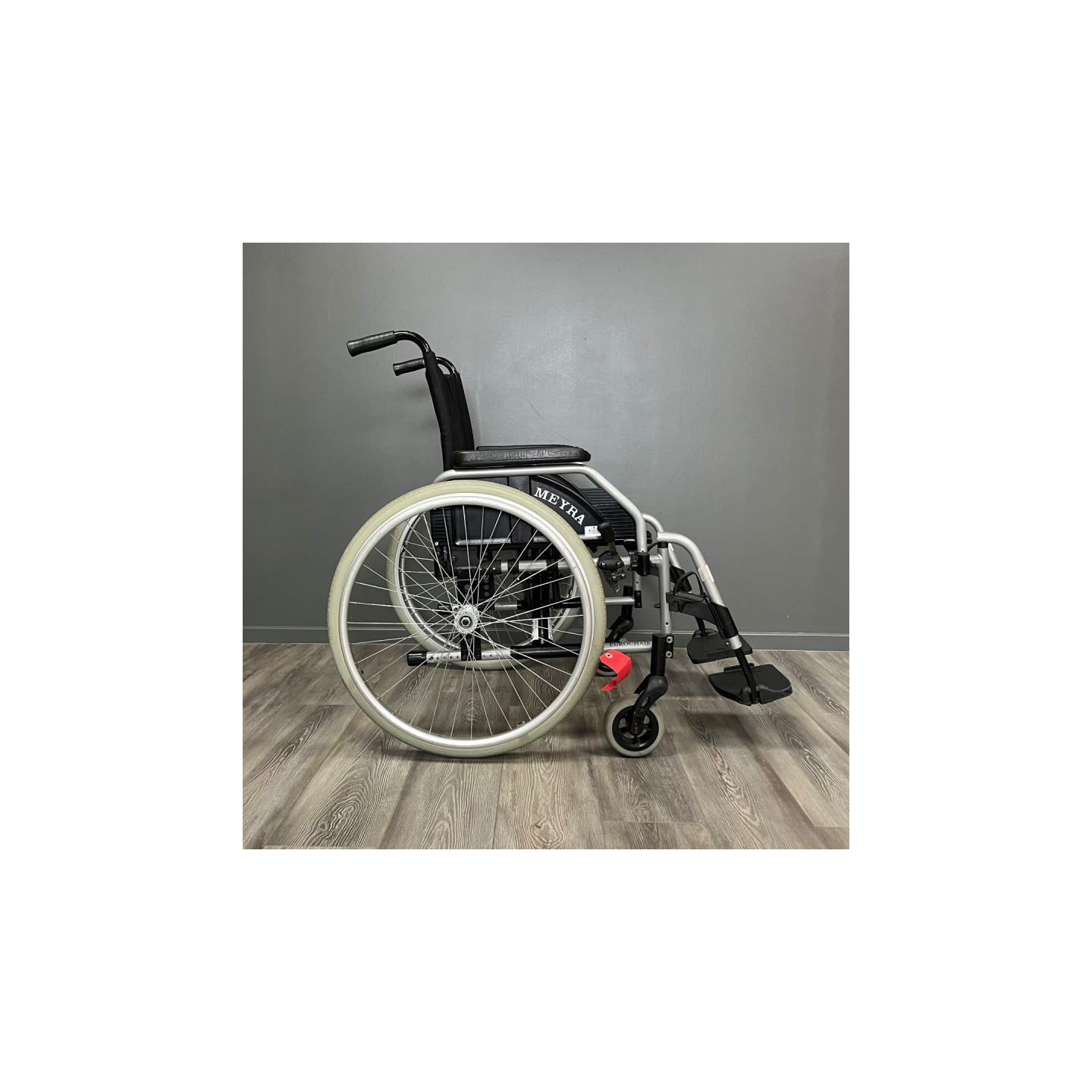 Fauteuil roulant manuel MEYRA gris L.53 P.42