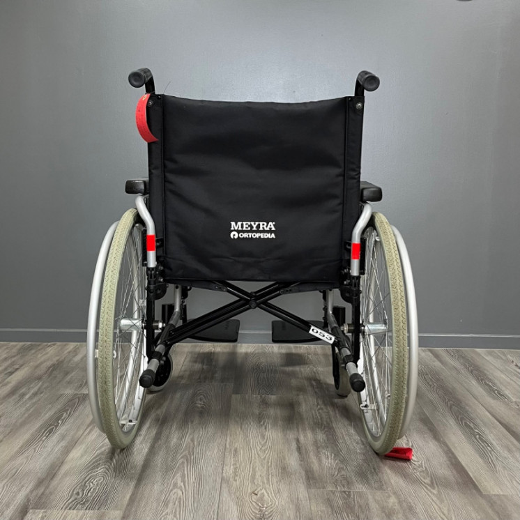 Fauteuil roulant manuel MEYRA gris L.53 P.42