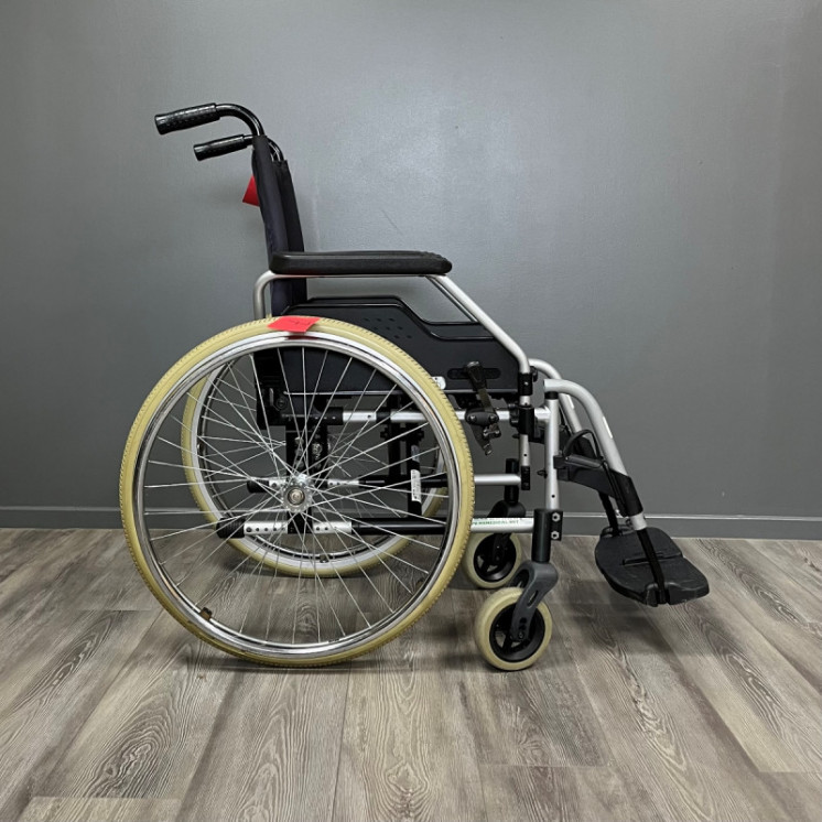 Fauteuil roulant MEYRA gris L.40 P.42