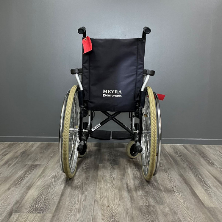 Fauteuil roulant MEYRA gris L.40 P.42