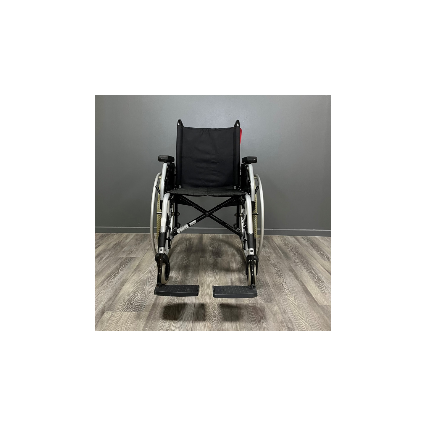 Fauteuil roulant manuel MEYRA gris L.43 P.42