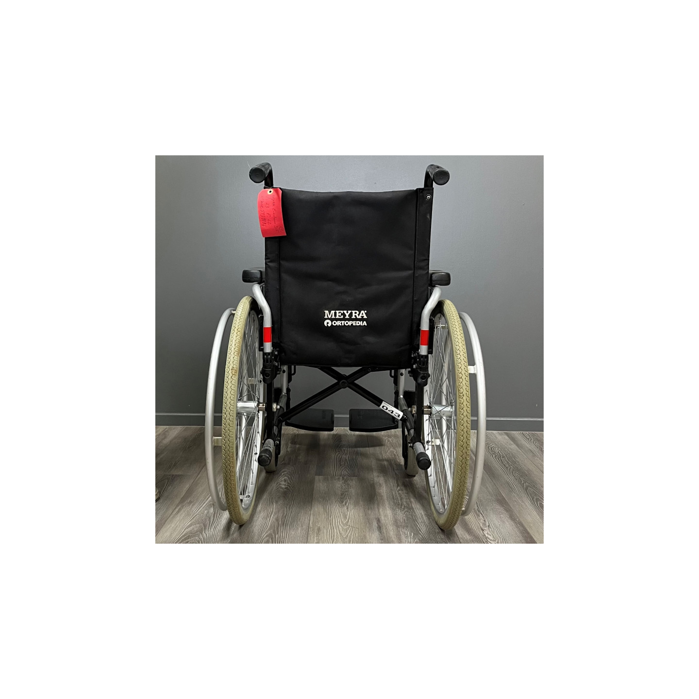Fauteuil roulant manuel MEYRA gris L.43 P.42