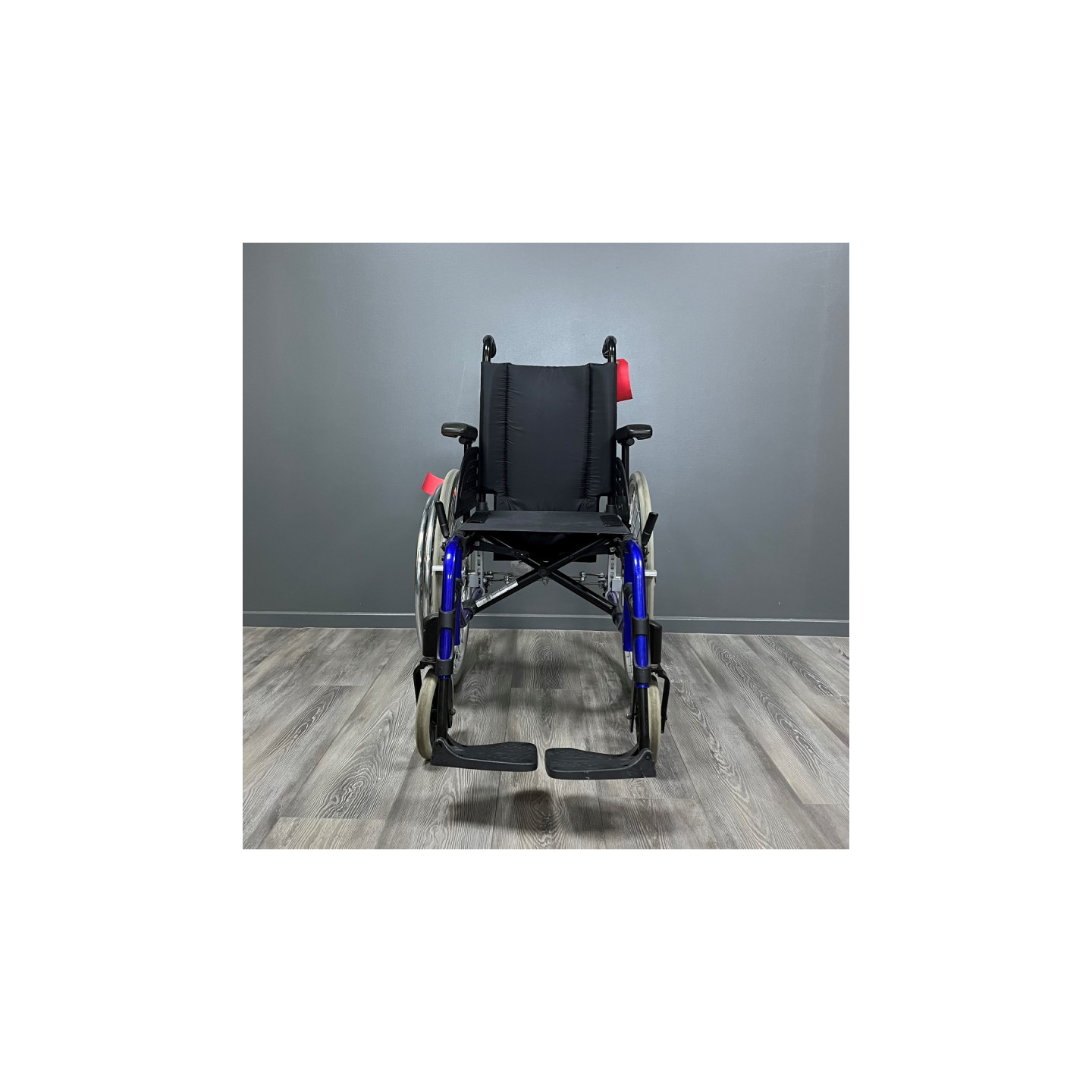 Fauteuil roulant manuel INVACARE Action 3 bleu L.38 P.45