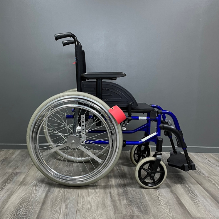 Fauteuil roulant manuel INVACARE Action 3 bleu L.38 P.45