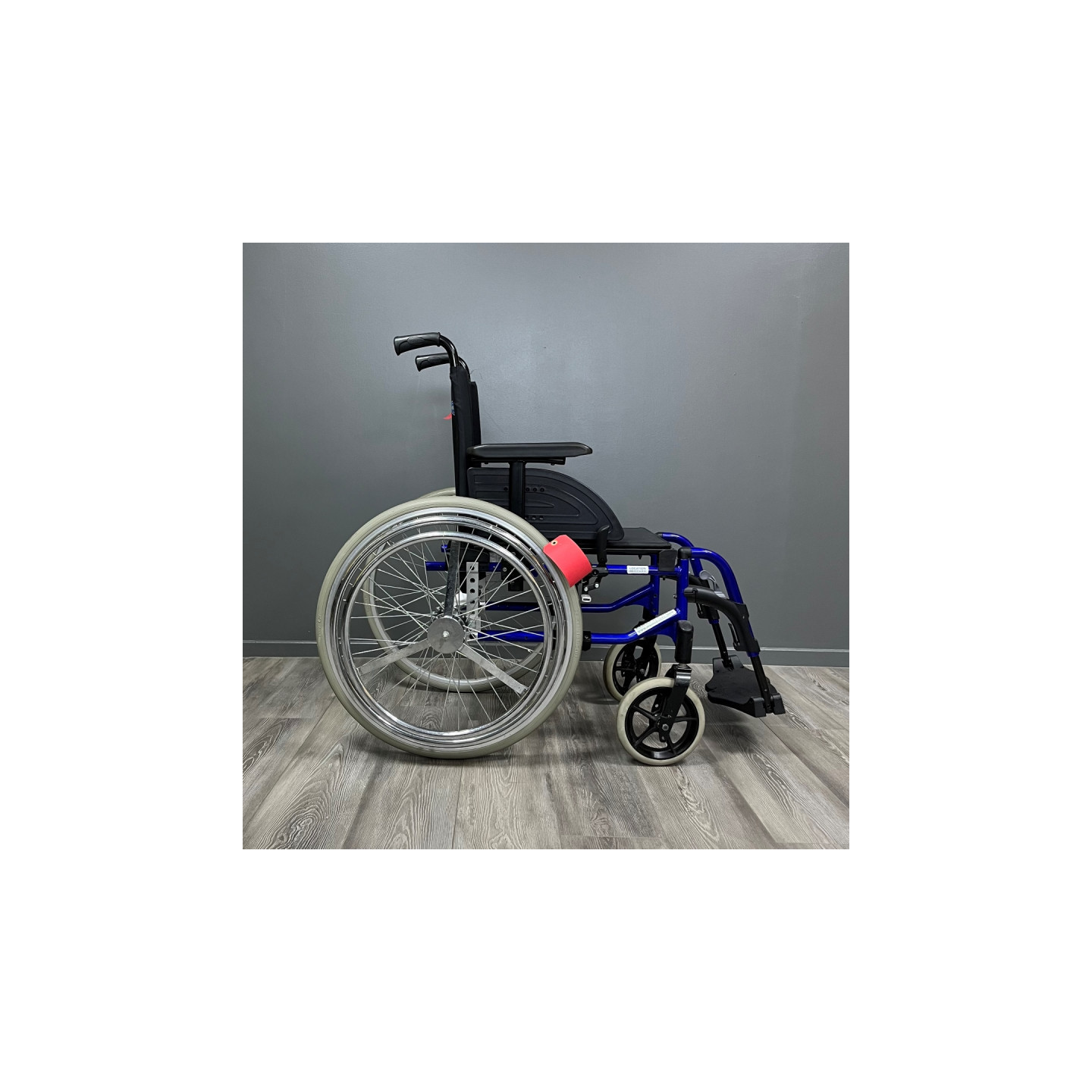 Fauteuil roulant manuel INVACARE Action 3 bleu L.38 P.45