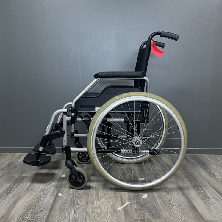 Fauteuil roulant Manuel MEYRA gris L.46 P.42