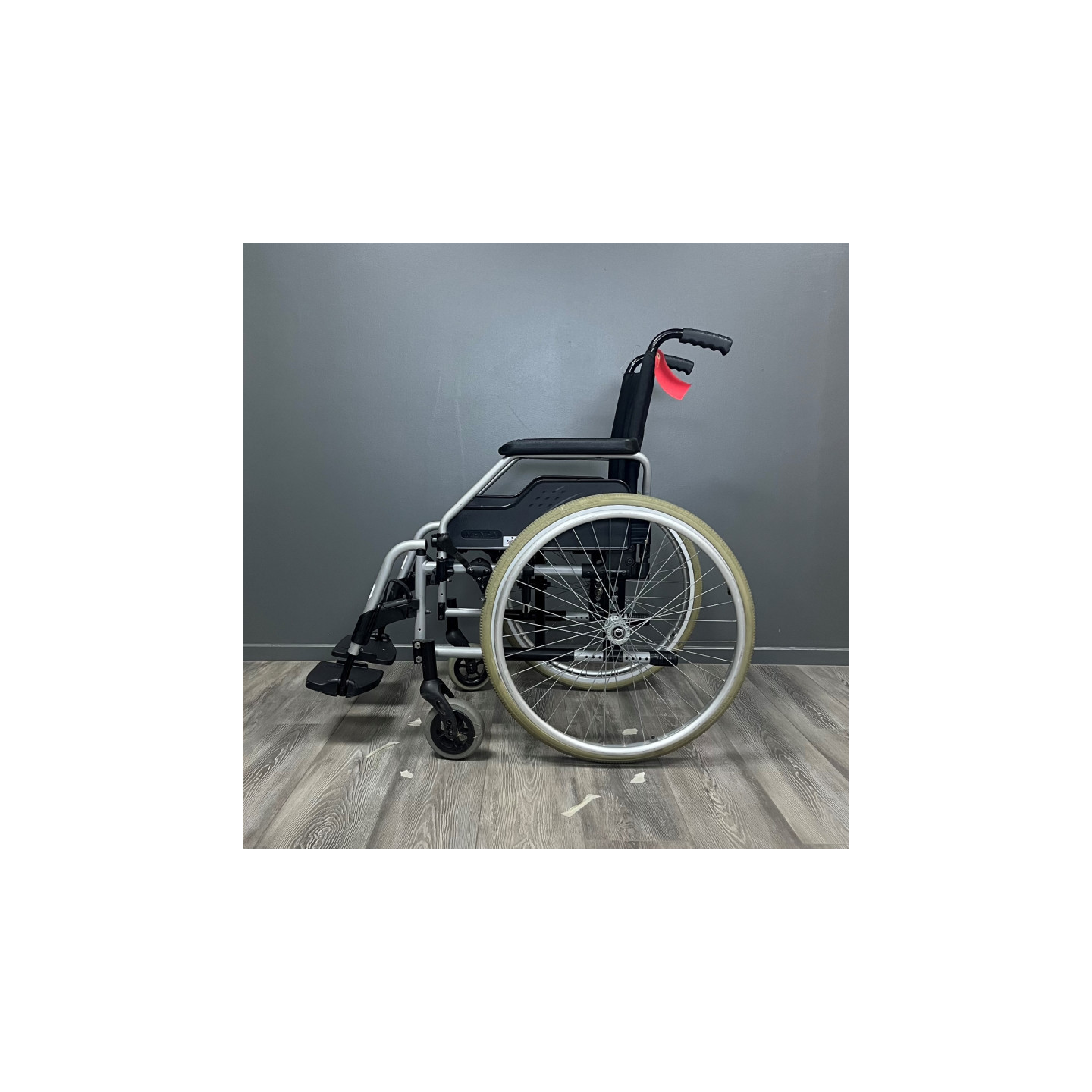 Fauteuil roulant Manuel MEYRA gris L.46 P.42