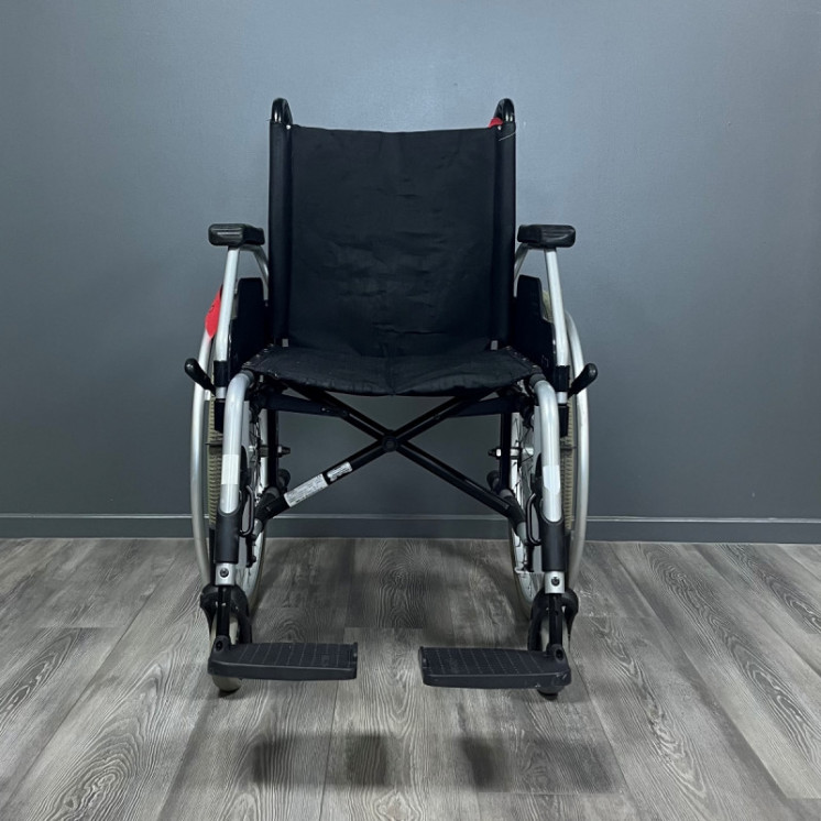 Fauteuil roulant Manuel MEYRA gris L.46 P.42