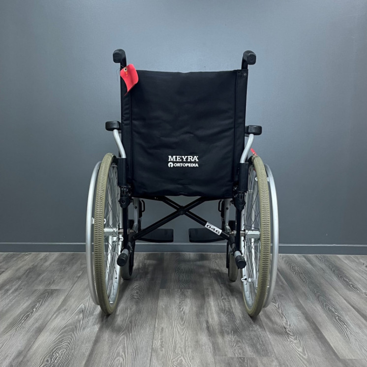 Fauteuil roulant Manuel MEYRA gris L.46 P.42