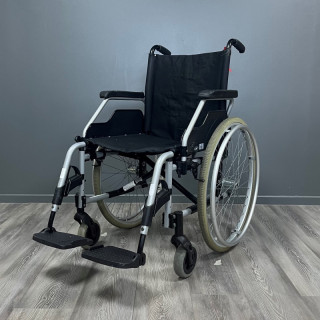 Fauteuil roulant Manuel MEYRA gris L.46 P.42