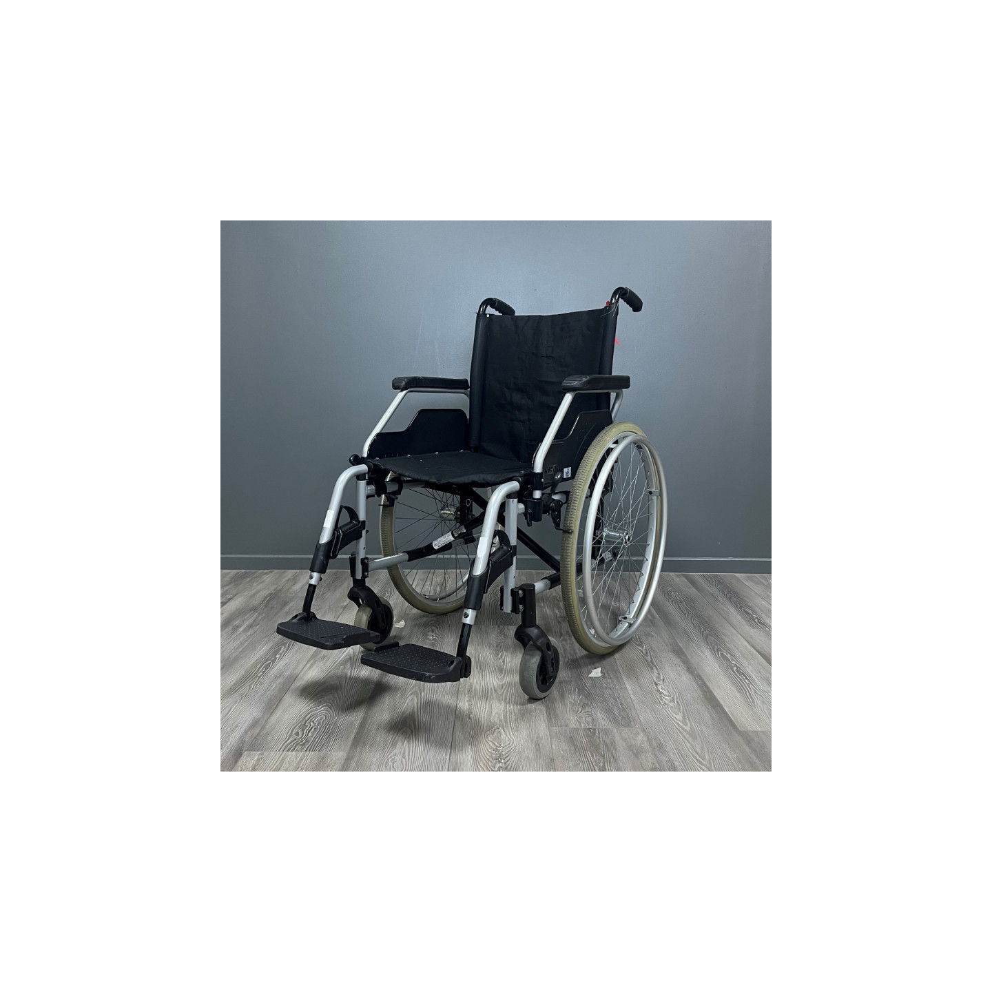 Fauteuil roulant Manuel MEYRA gris L.46 P.42