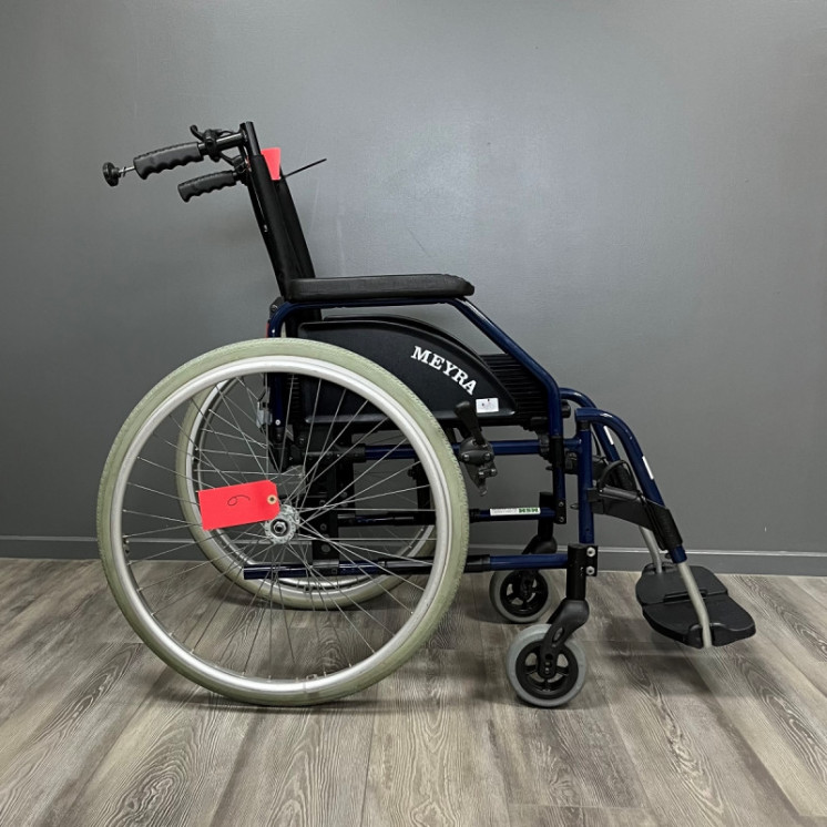 Fauteuil roulant manuel MEYRA bleu L.40 P.42