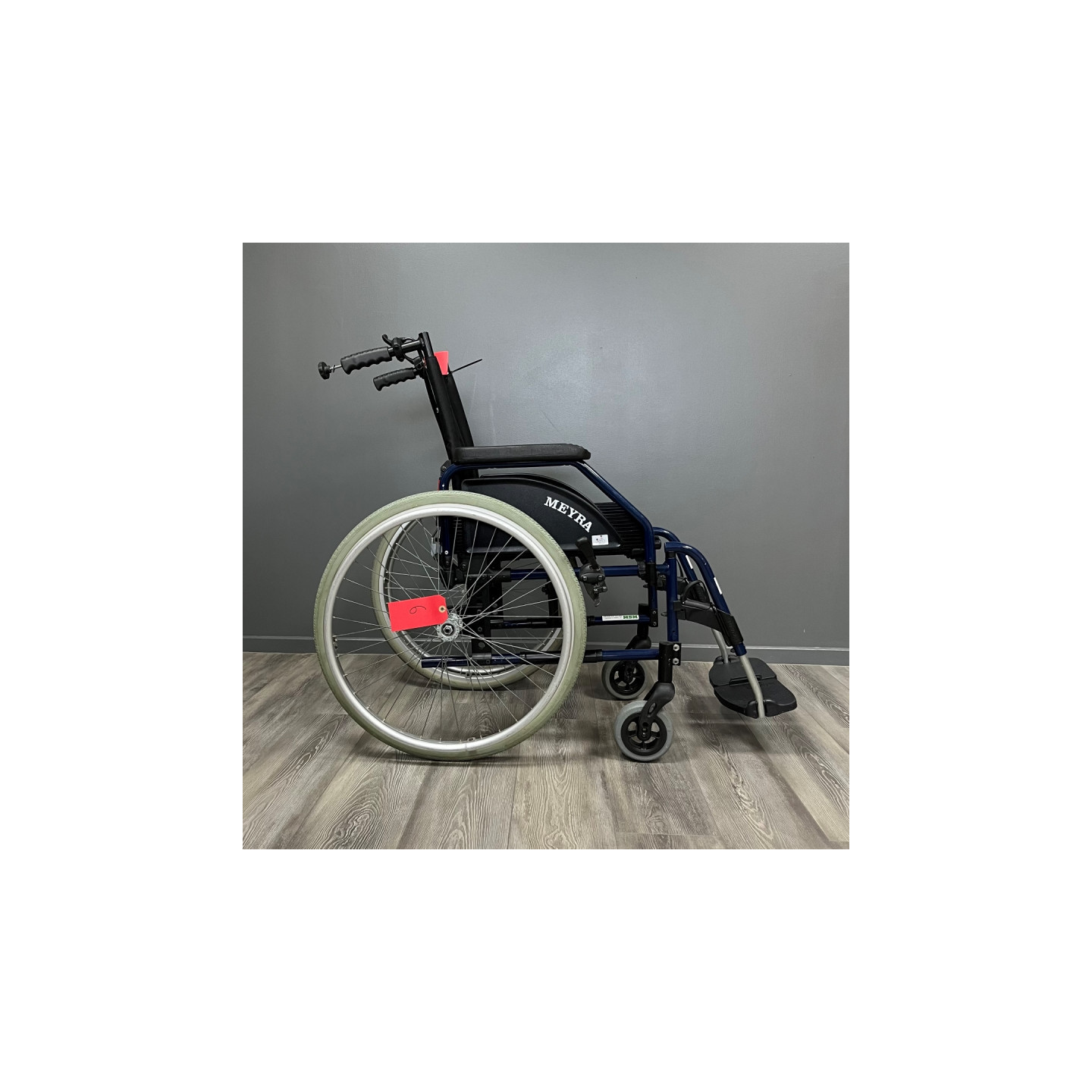 Fauteuil roulant manuel MEYRA bleu L.40 P.42