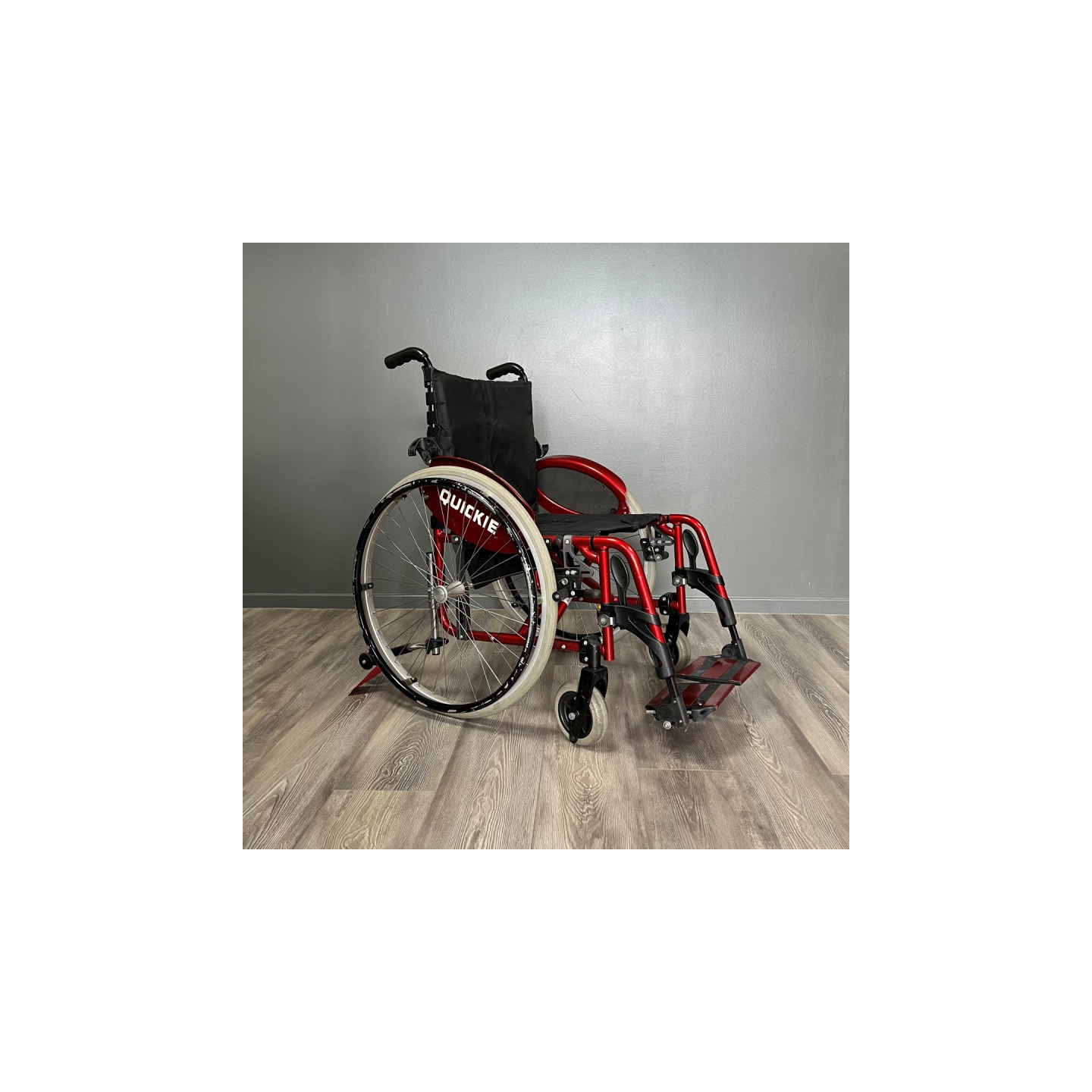 Fauteuil roulant actif QUICKIE rouge L.46 P.40