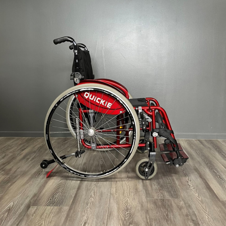 Fauteuil roulant actif QUICKIE rouge L.46 P.40